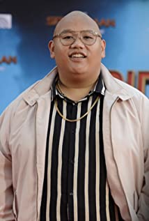 How tall is Jacob Batalon?